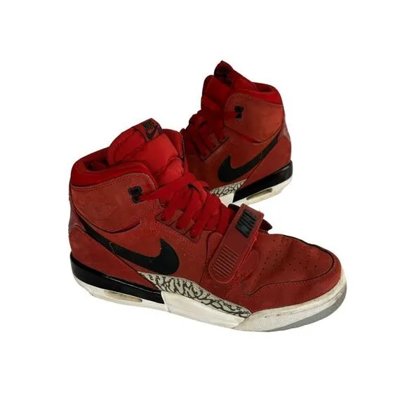 Kids Jordan Nike sneakers size 6y