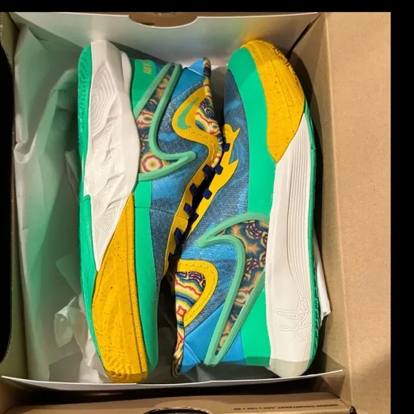 Kyrie 8 GO SE (PS) Nike Baltic Blue Multi Color Youth 1.5 NIB ✨