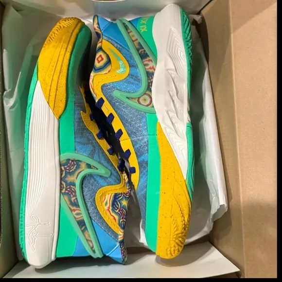 Kyrie 8 GO SE (PS) Nike Baltic Blue Multi Color Youth 1.5 NIB ✨