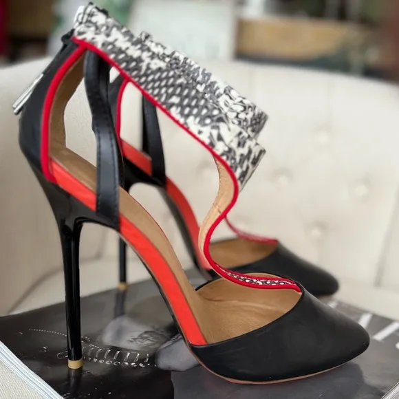 L.A.M.B. Elegant leather Stiletto Heels t-strap