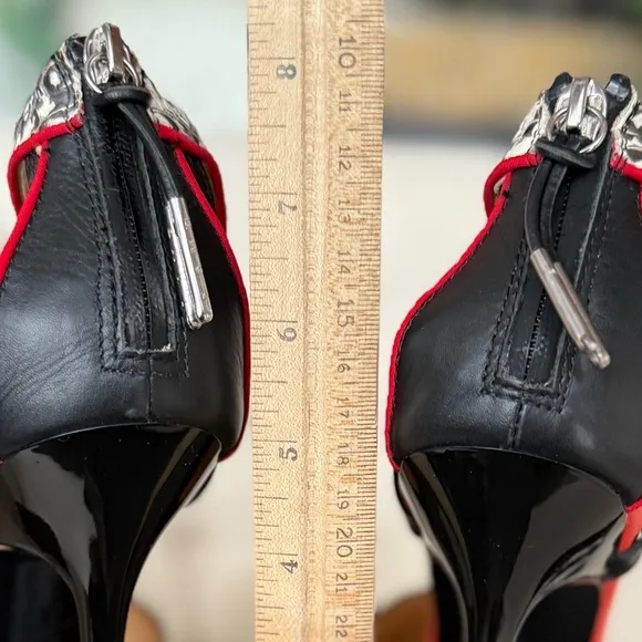 L.A.M.B. Elegant leather Stiletto Heels t-strap
