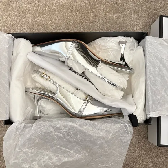 Larroudé Women's Silver Kitten Heels