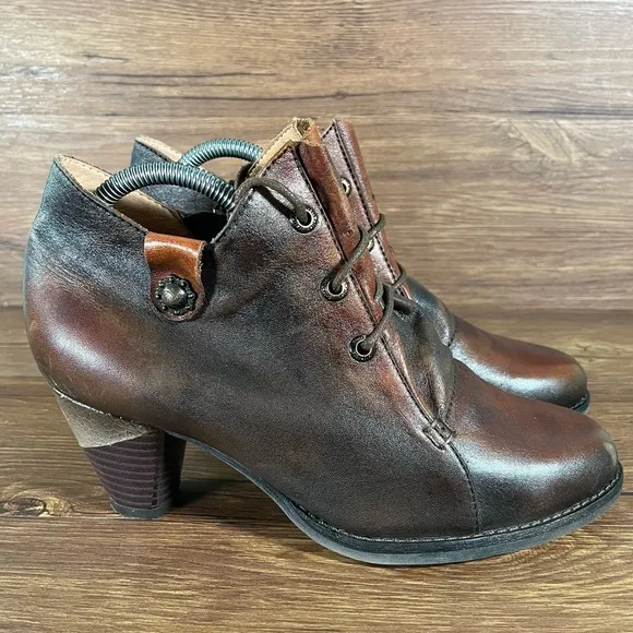 L’ARTISTE Juliane Brown Leather Heels Boots Booties Women’s Size 10 (41) Shoes
