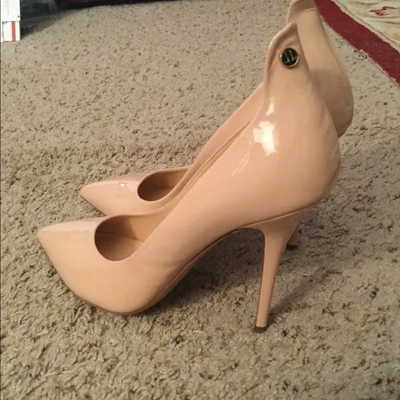 LEANDRO LOPES VANIA NUDE TAN PATENT LEATHER PUMPS SHOES HEELS POINTY TOE sz 41