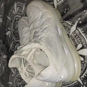 LEBRON 17 LOW WHITE CAMO NIKE ZOOM BASKETBALL SHOES 12.5