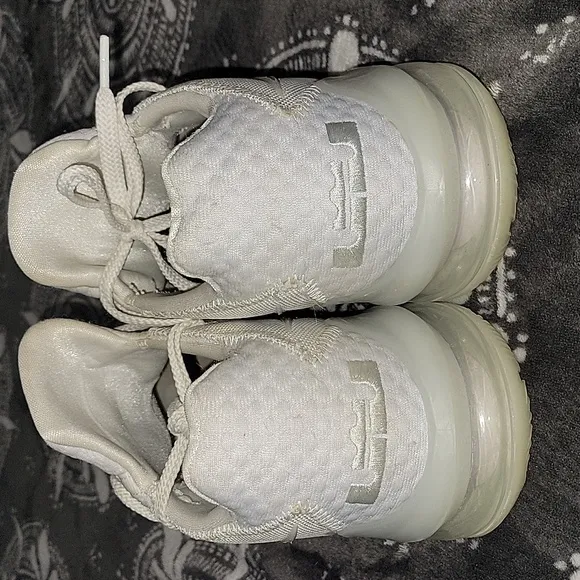 LEBRON 17 LOW WHITE CAMO NIKE ZOOM BASKETBALL SHOES 12.5