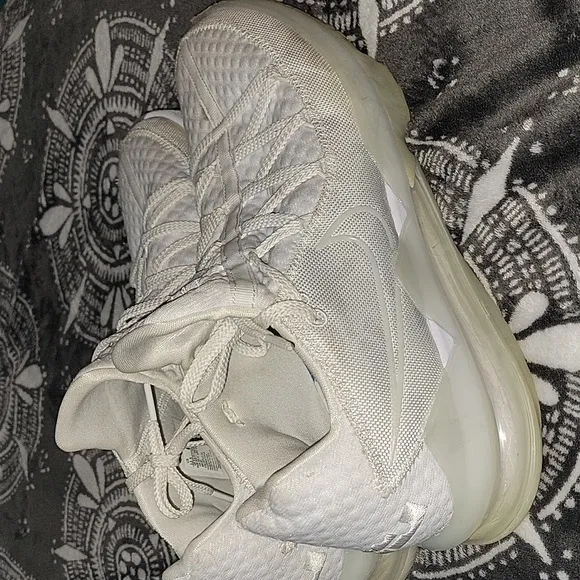 LEBRON 17 LOW WHITE CAMO NIKE ZOOM BASKETBALL SHOES 12.5