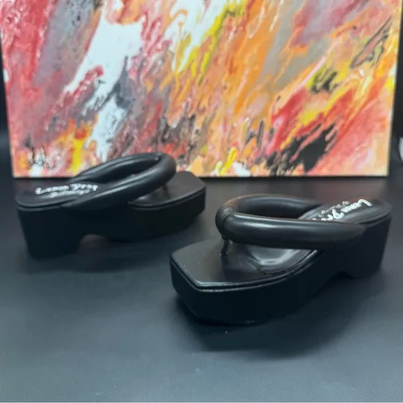 Lemon Drop by Privilege Black Scotia Platform Sandals SZ5.5
