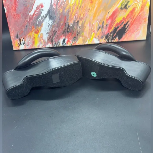 Lemon Drop by Privilege Black Scotia Platform Sandals SZ5.5