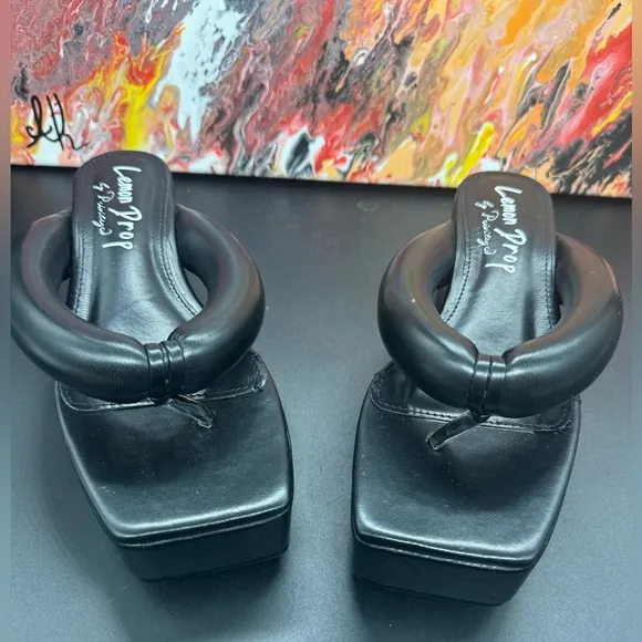 Lemon Drop by Privilege Black Scotia Platform Sandals SZ5.5