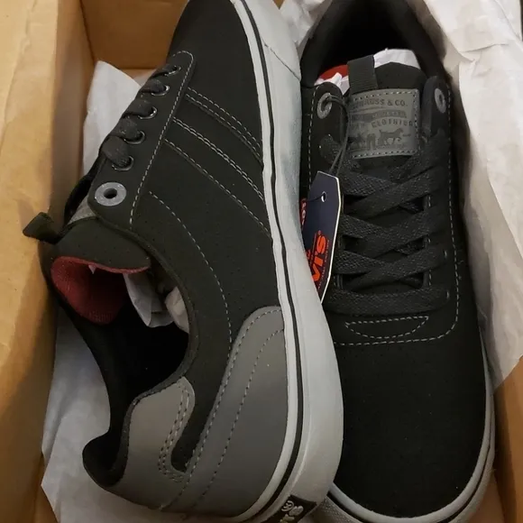 LEVI'S Men Performance Sneakers size 7.5
