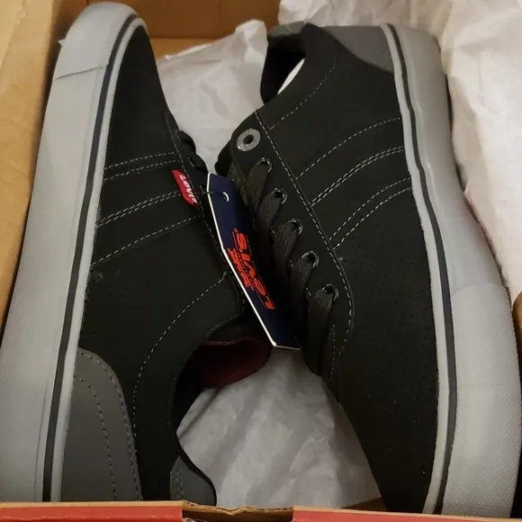 LEVI'S Men Performance Sneakers size 7.5