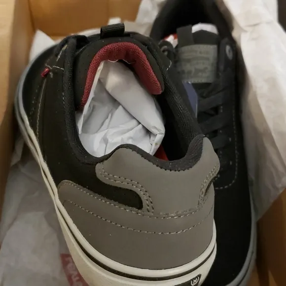 LEVI'S Men Performance Sneakers size 7.5