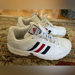 Lightly used: vintage adidas superstar collection sneakers