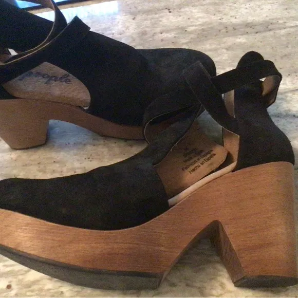 Like new Free People suede wooden clog heels