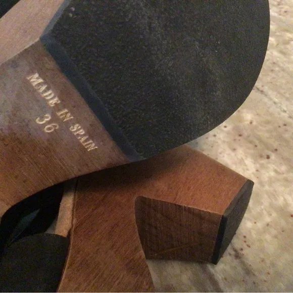 Like new Free People suede wooden clog heels