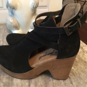 Like new Free People suede wooden clog heels