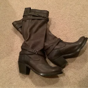 Like new Frye boots 5.5 new no box