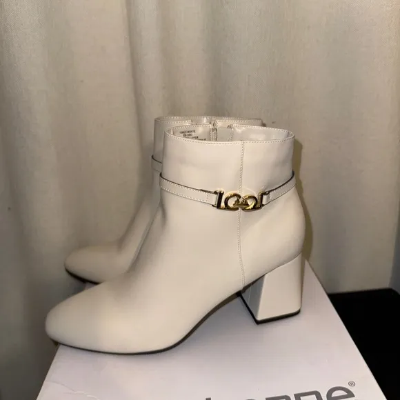 Liz Claiborne White/Ivory boots 10.5 NWT