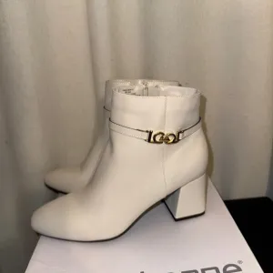 Liz Claiborne White/Ivory boots 10.5 NWT