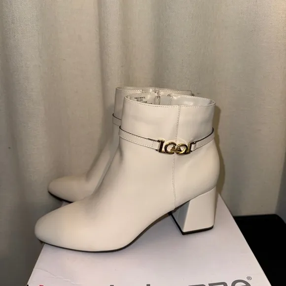 Liz Claiborne White/Ivory boots 10.5 NWT