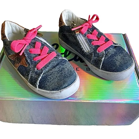 LOLA   THE BOYS | Girls Neon Pink Denim Animal Print Star Sneakers | Sz 8C (24)