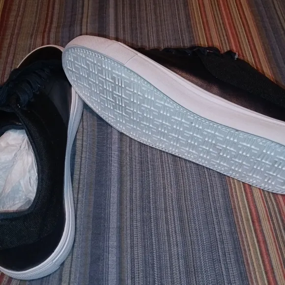 LONDON FOG DRESS SNEAKERS