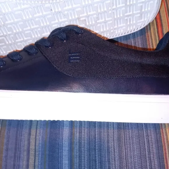 LONDON FOG DRESS SNEAKERS