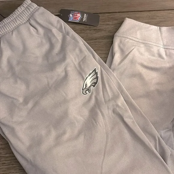 Lot of 2x NWT [NFL] Philadelphia Eagles NFL Short-Sleeve Shirt &amp; Sweatpants M XL