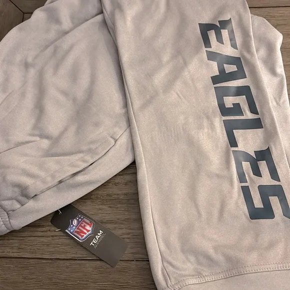 Lot of 2x NWT [NFL] Philadelphia Eagles NFL Short-Sleeve Shirt &amp; Sweatpants M XL