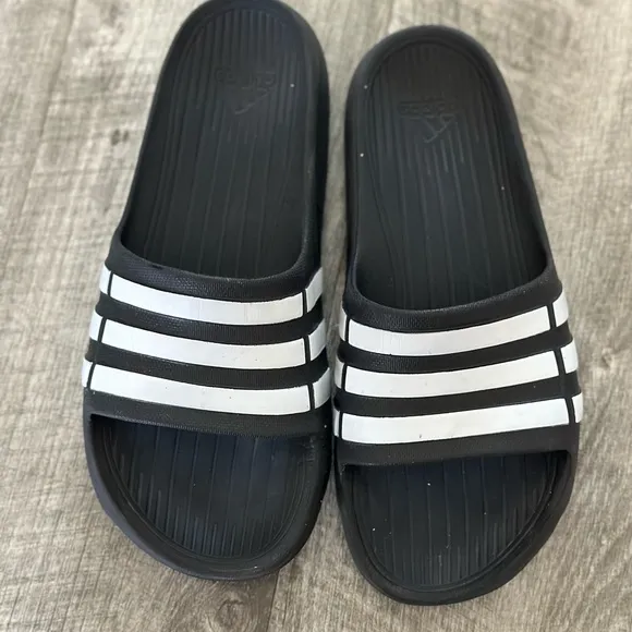 Lot of Crocs Sandals Sneakers Slides Summer Shoes bundle size 6Y-7Y
