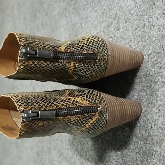 Lucky Brand LK ADALAN Booties In Natural Brazino 6M