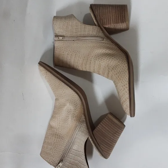 Lucky brand Shyna woman 10M beige ankle booties leather Office Festival event