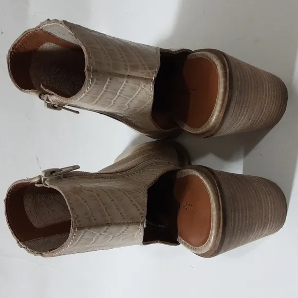 Lucky brand Shyna woman 10M beige ankle booties leather Office Festival event