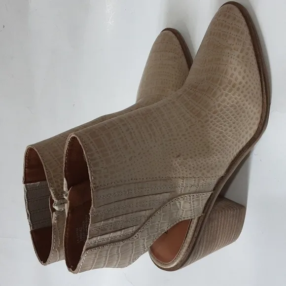 Lucky brand Shyna woman 10M beige ankle booties leather Office Festival event