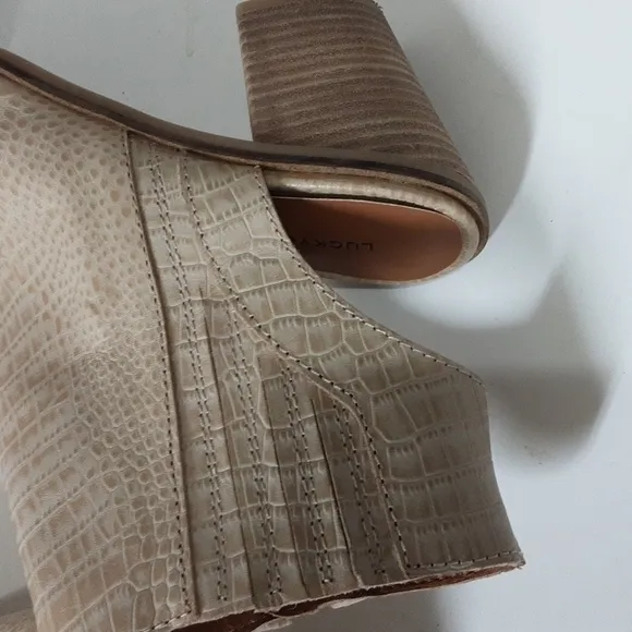Lucky brand Shyna woman 10M beige ankle booties leather Office Festival event