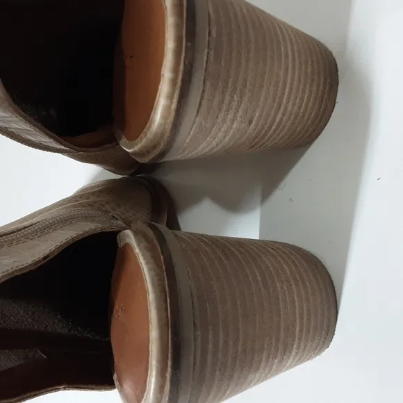 Lucky brand Shyna woman 10M beige ankle booties leather Office Festival event