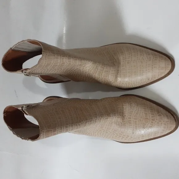 Lucky brand Shyna woman 10M beige ankle booties leather Office Festival event