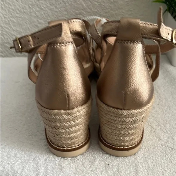 Lucky Brand Women's Rose Gold Sandals