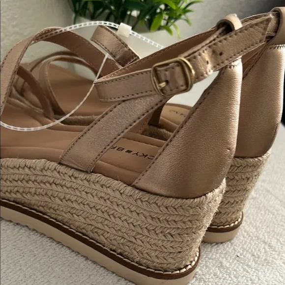 Lucky Brand Women's Rose Gold Sandals