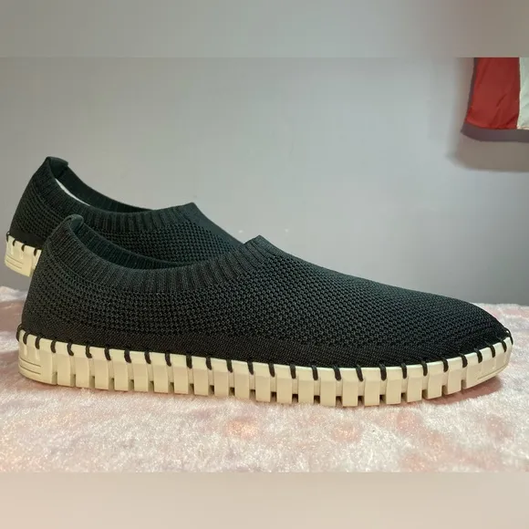 Lucy Black Slip On by Eric Michaels