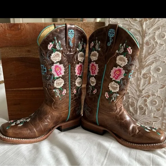 Macie Bean Tan Cowboy Boots