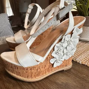 Madison by Shoedazzle Lea Rose Platform Wedge Sandals Patent White Cork 7.5