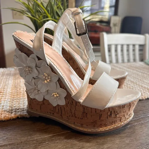 Madison by Shoedazzle Lea Rose Platform Wedge Sandals Patent White Cork 7.5