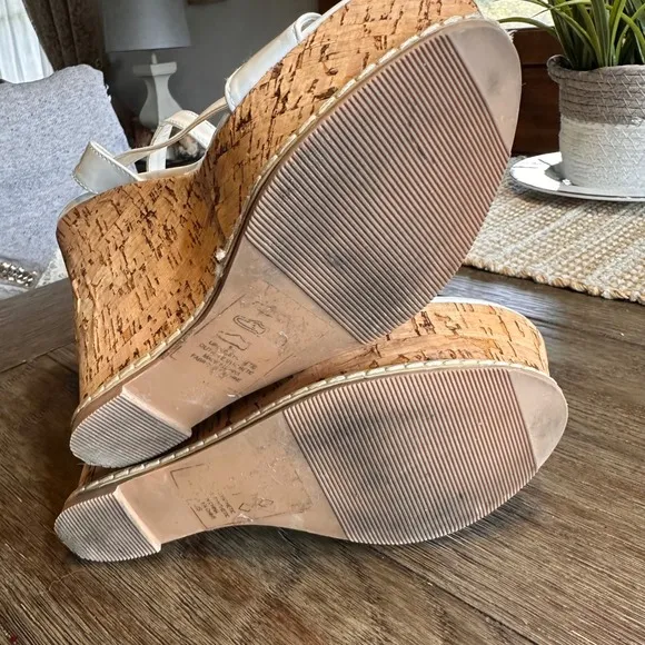 Madison by Shoedazzle Lea Rose Platform Wedge Sandals Patent White Cork 7.5