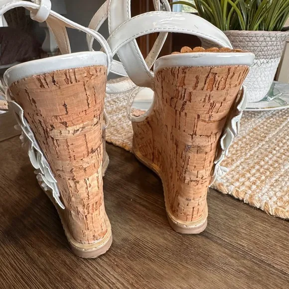 Madison by Shoedazzle Lea Rose Platform Wedge Sandals Patent White Cork 7.5