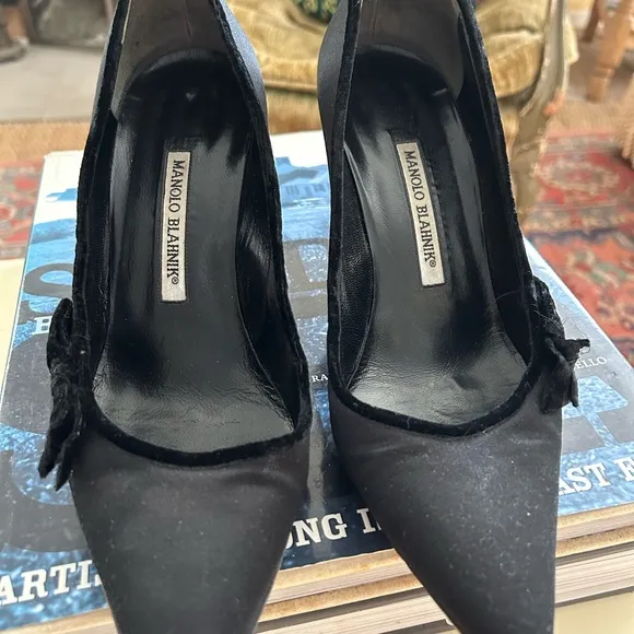 Manolo Blahnik Black Satin Heels dreamy shoes to make statement. On Sale