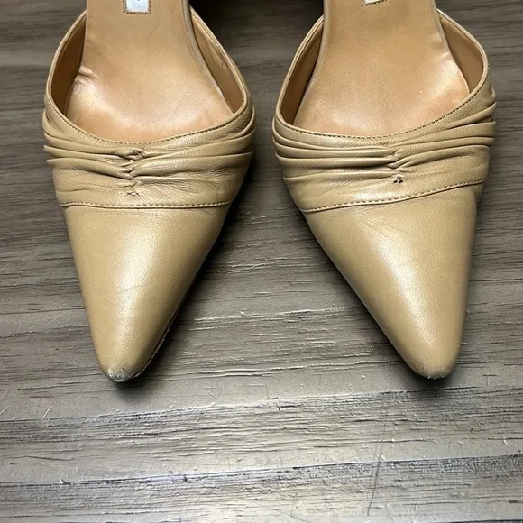 MANOLO BLAHNIK NUDE HEELS 9.5