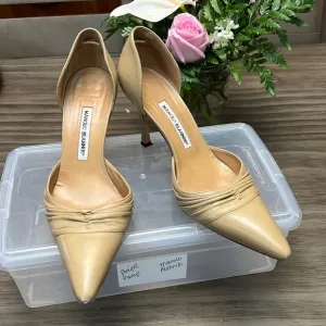 MANOLO BLAHNIK NUDE HEELS 9.5
