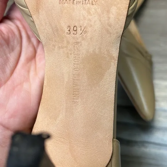 MANOLO BLAHNIK NUDE HEELS 9.5